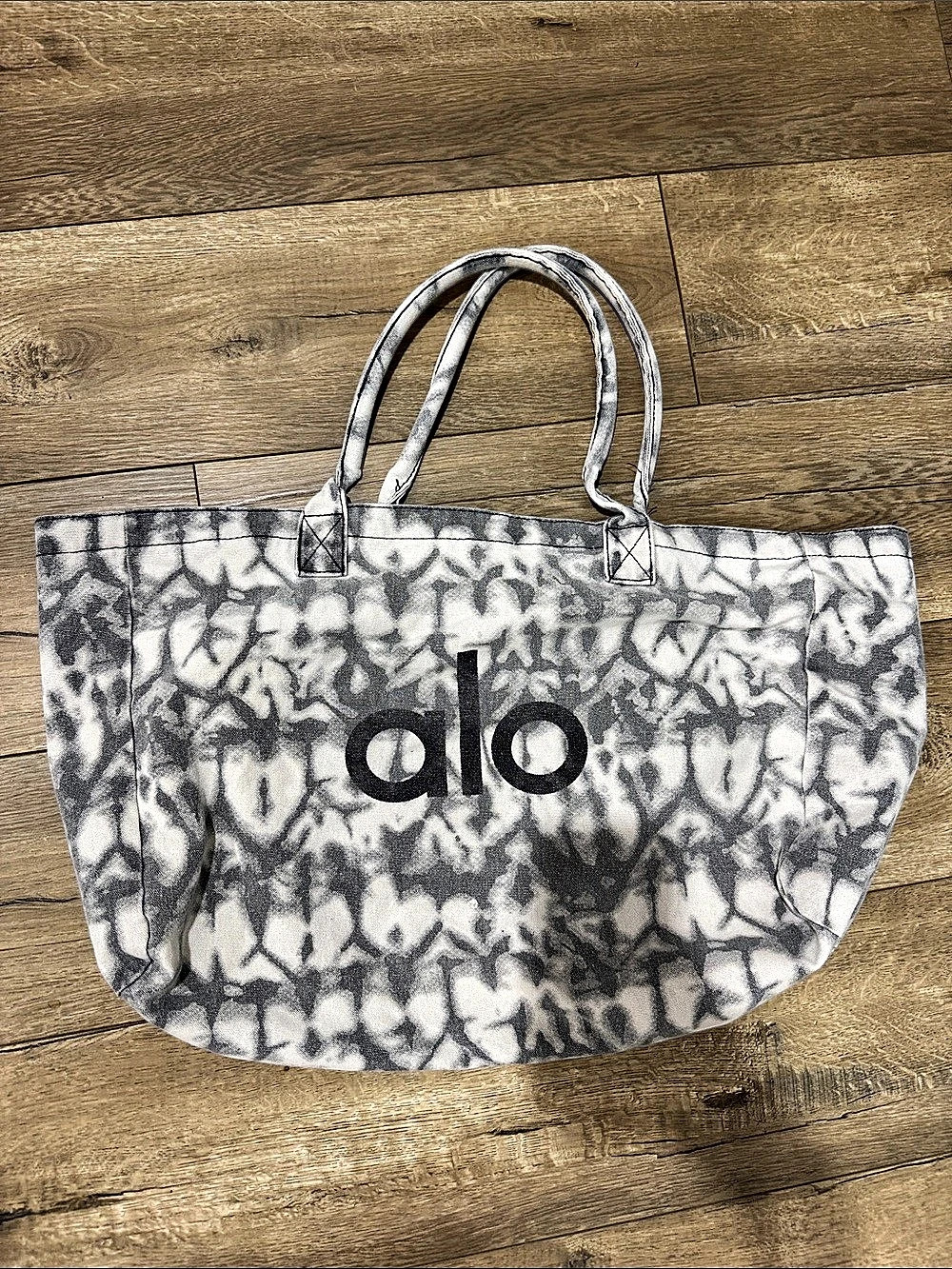 Alo Yoga Iconic Shopper Tote Gray & White